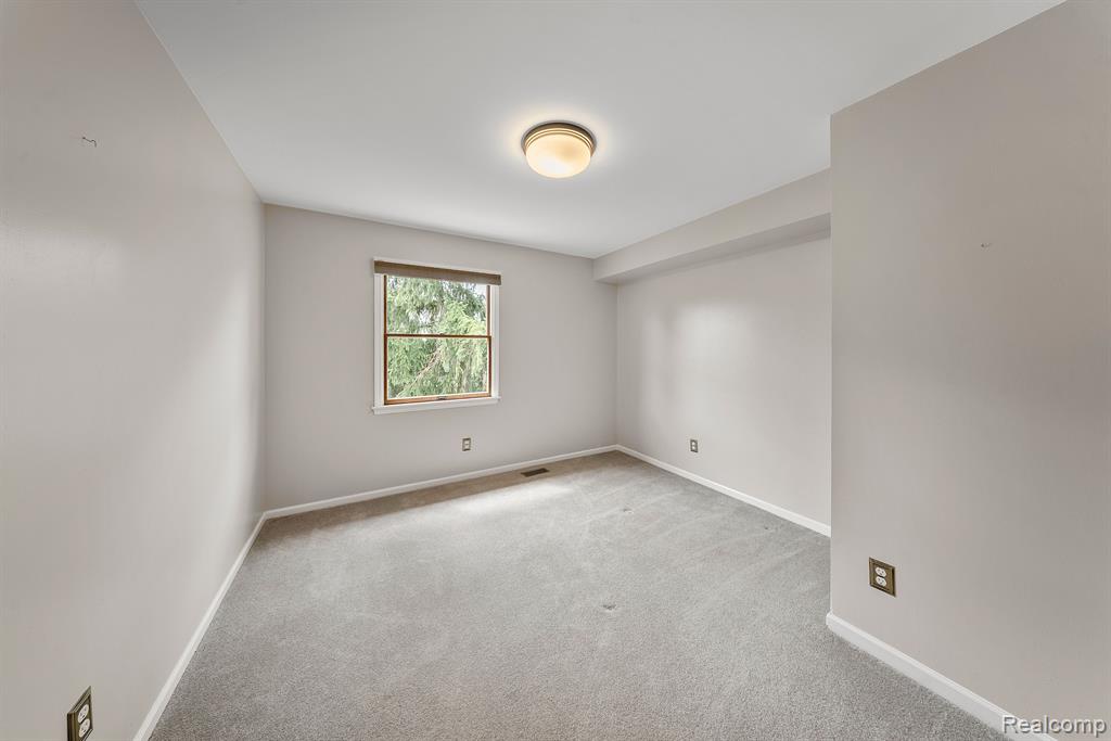 9415 Lakewood Drive, Grosse Ile, MI 48138 — Photo 28