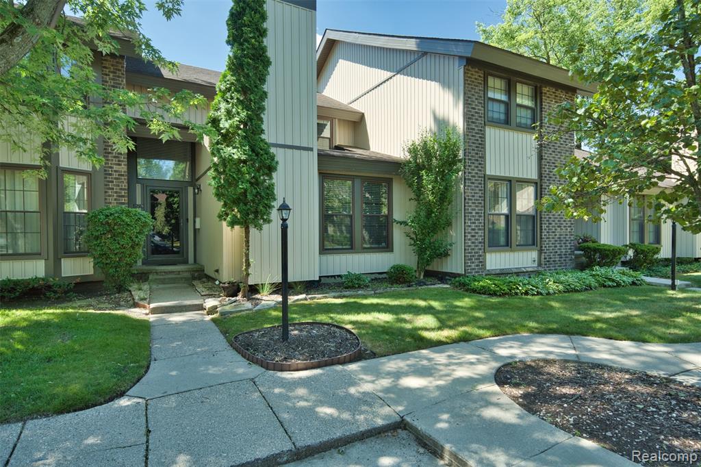 25279 Greenbrooke Drive, Southfield, MI 48033 — front exterior