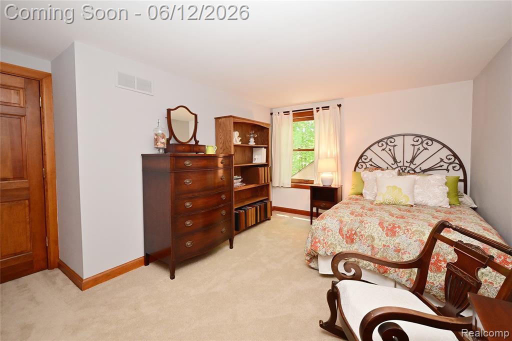 5684 Sussex Court, Troy, MI 48098 — Photo 32