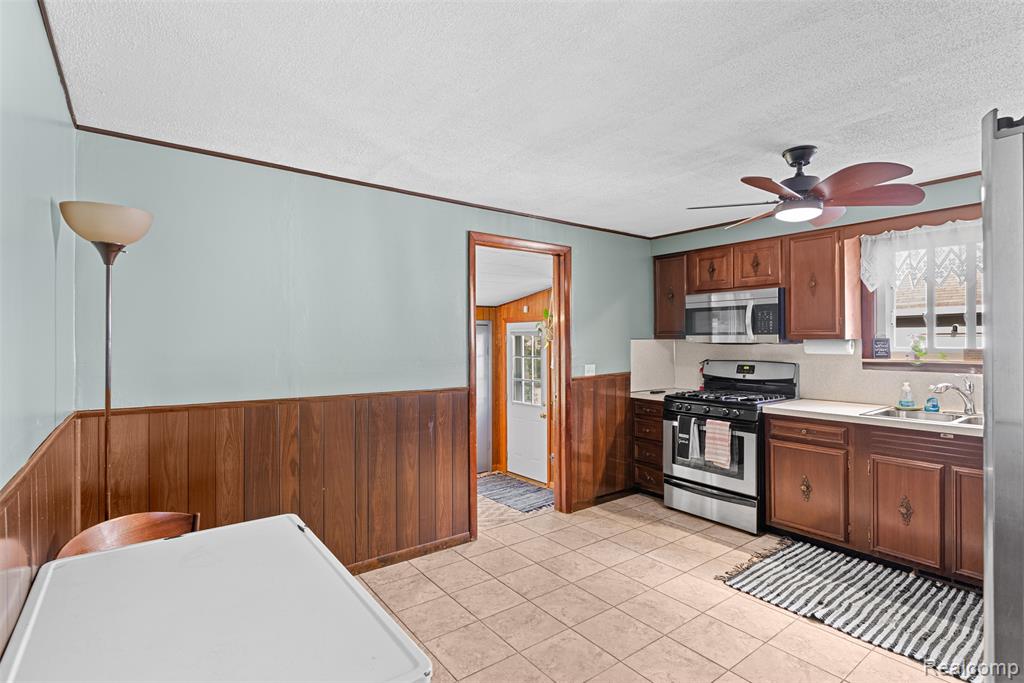 5292 Maple Avenue, Swartz Creek, MI 48473 — Photo 8