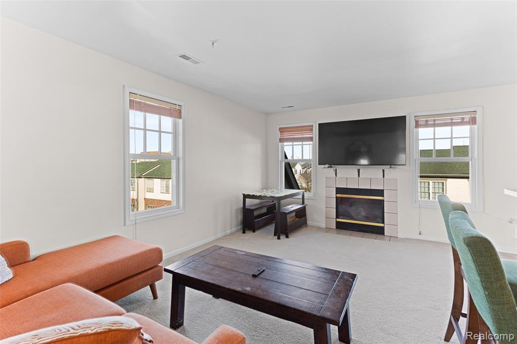 208 Amys Walk, Auburn Hills, MI 48326 — Photo 2