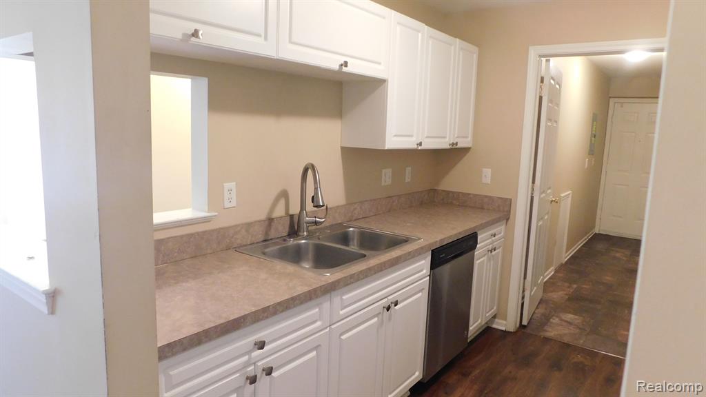 5204 PINE AIRES Drive, Sterling Heights, MI 48314 — Photo 9