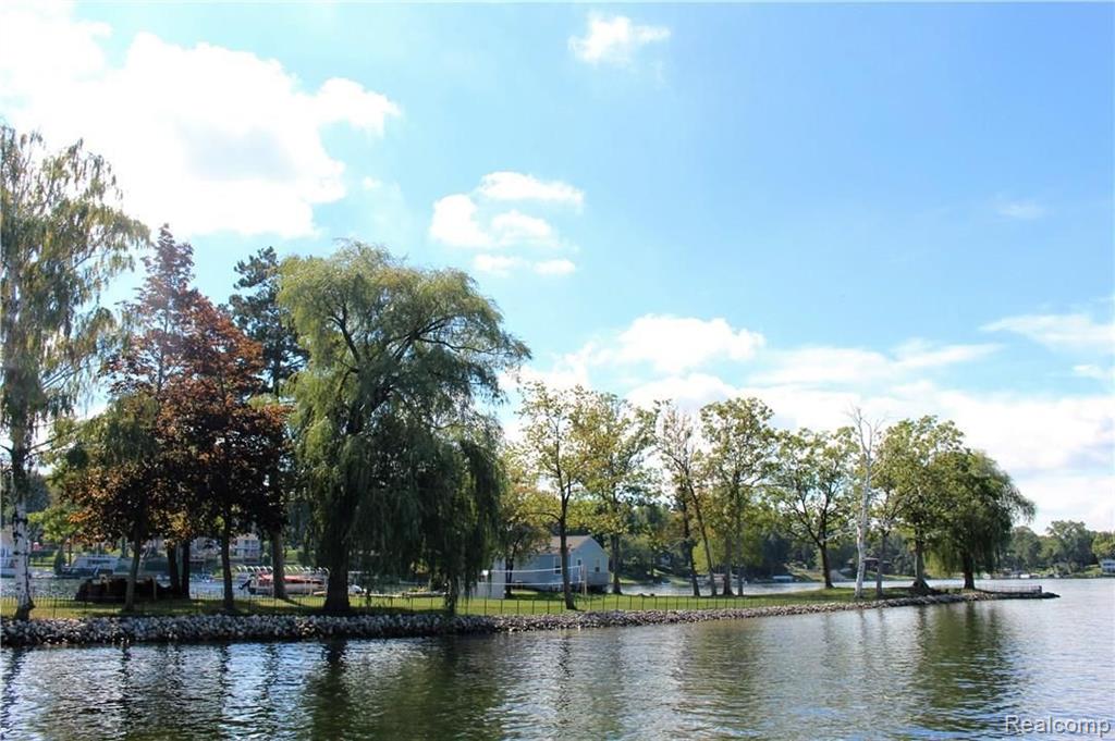 752 Preston Island, Orion, MI 48362 — Photo 20
