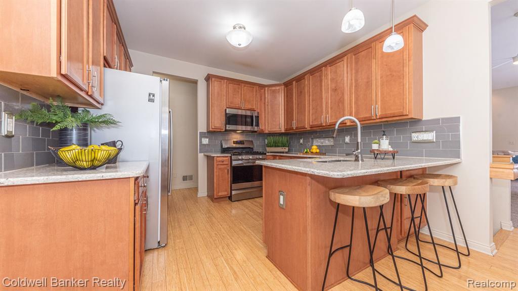 13541 CHRISTINA Lane, Belleville, MI 48111 — Photo 17
