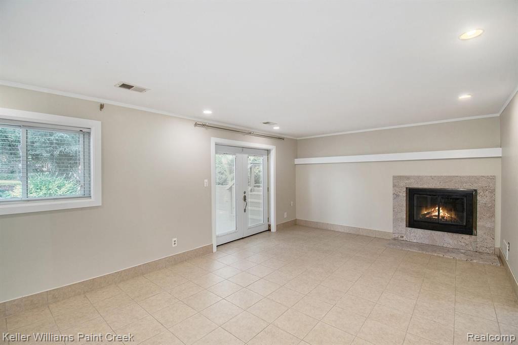 7374 WOODRIDGE Road, West Bloomfield, MI — Photo 16