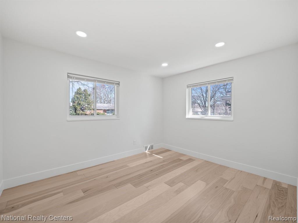 8875 KENBERTON Drive, Oak Park, MI 48237 — Photo 19