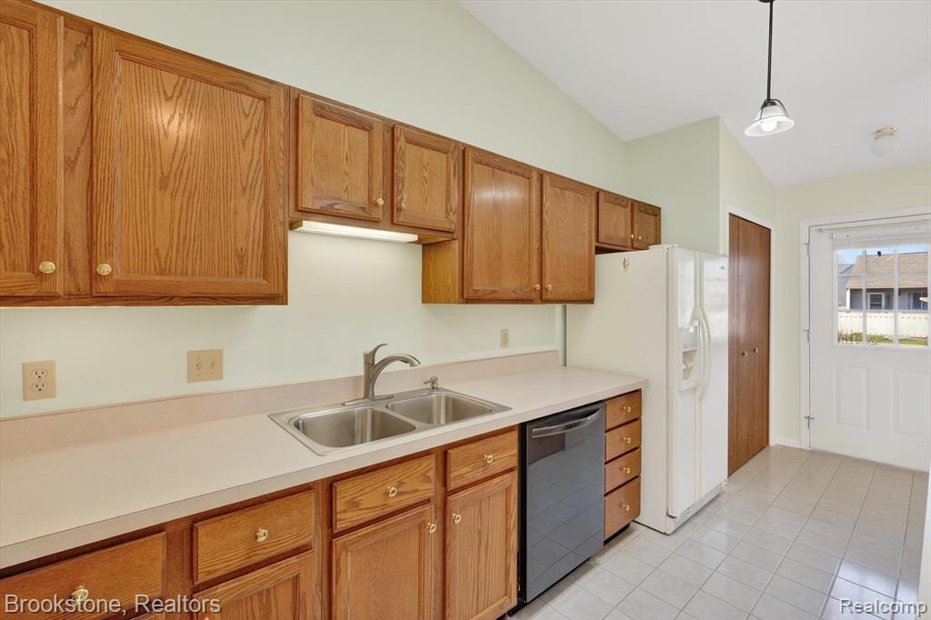 62401 Raleigh Court, 4, South Lyon, MI 48178 — Photo 9