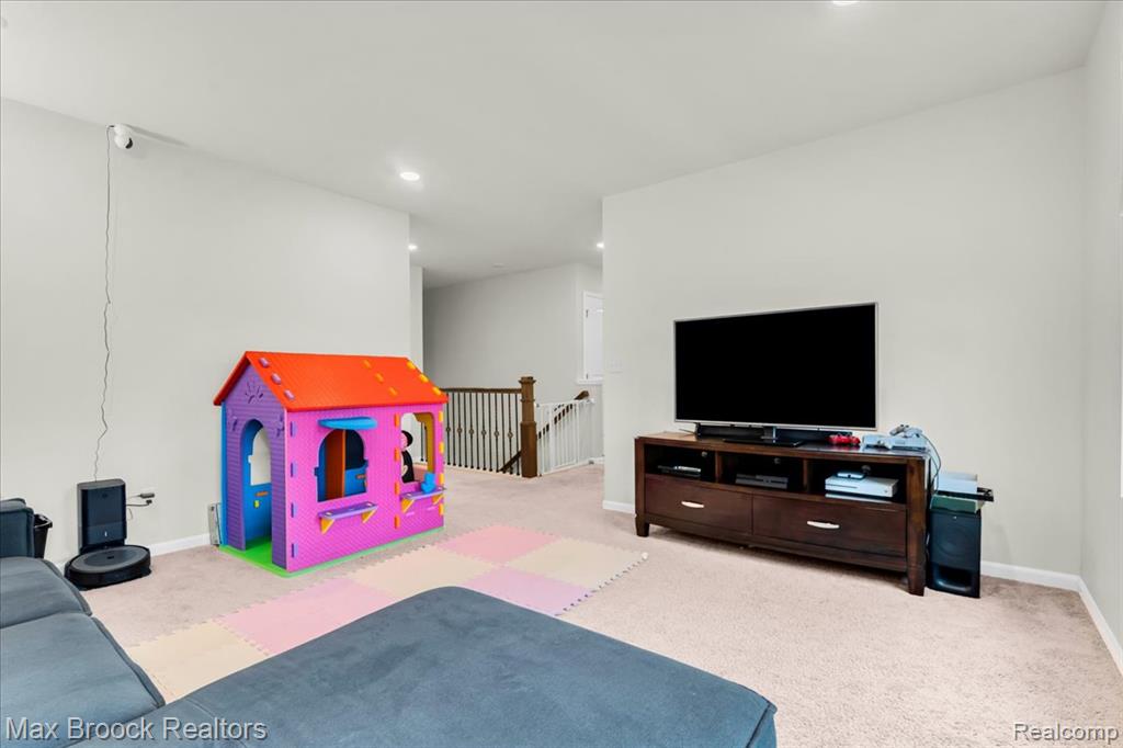 8401 Sharon Drive, White Lake, MI — Photo 20