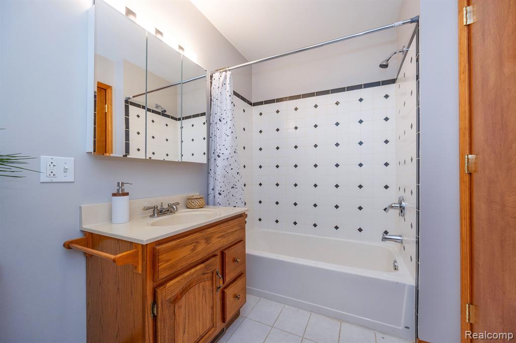2540 SOUTHLAWN Street, Ypsilanti, MI 48197 — Photo 73