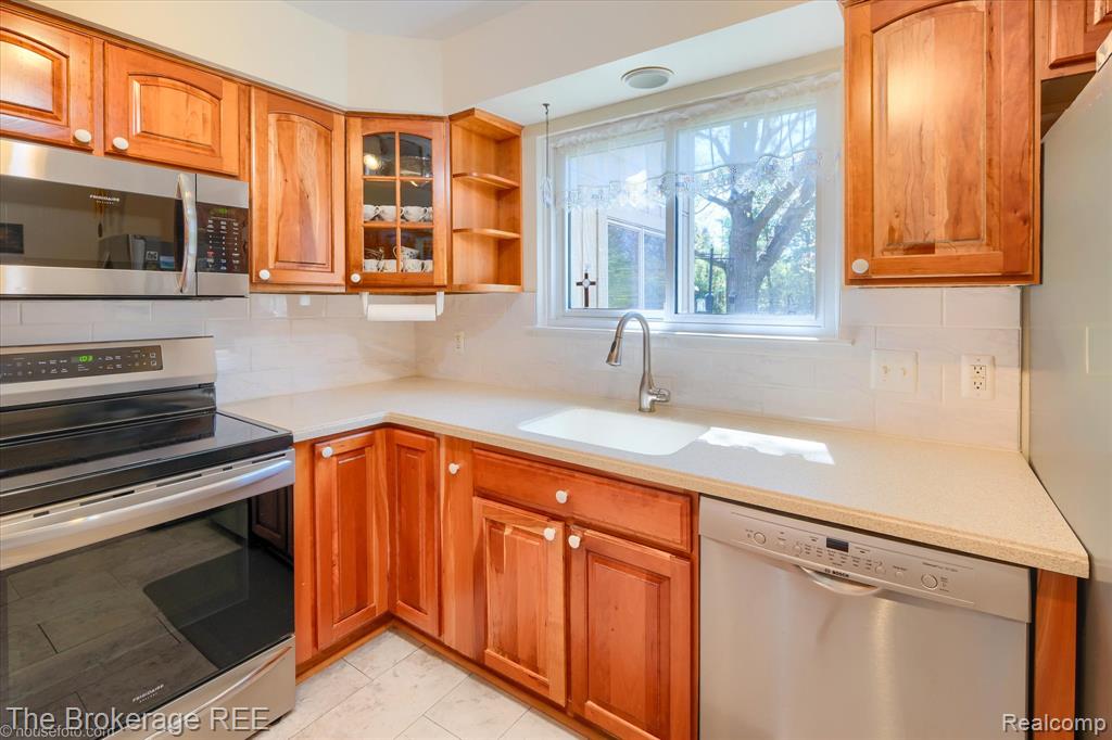 9538 Fenhill Drive, Grand Blanc, MI 48439 — Photo 13