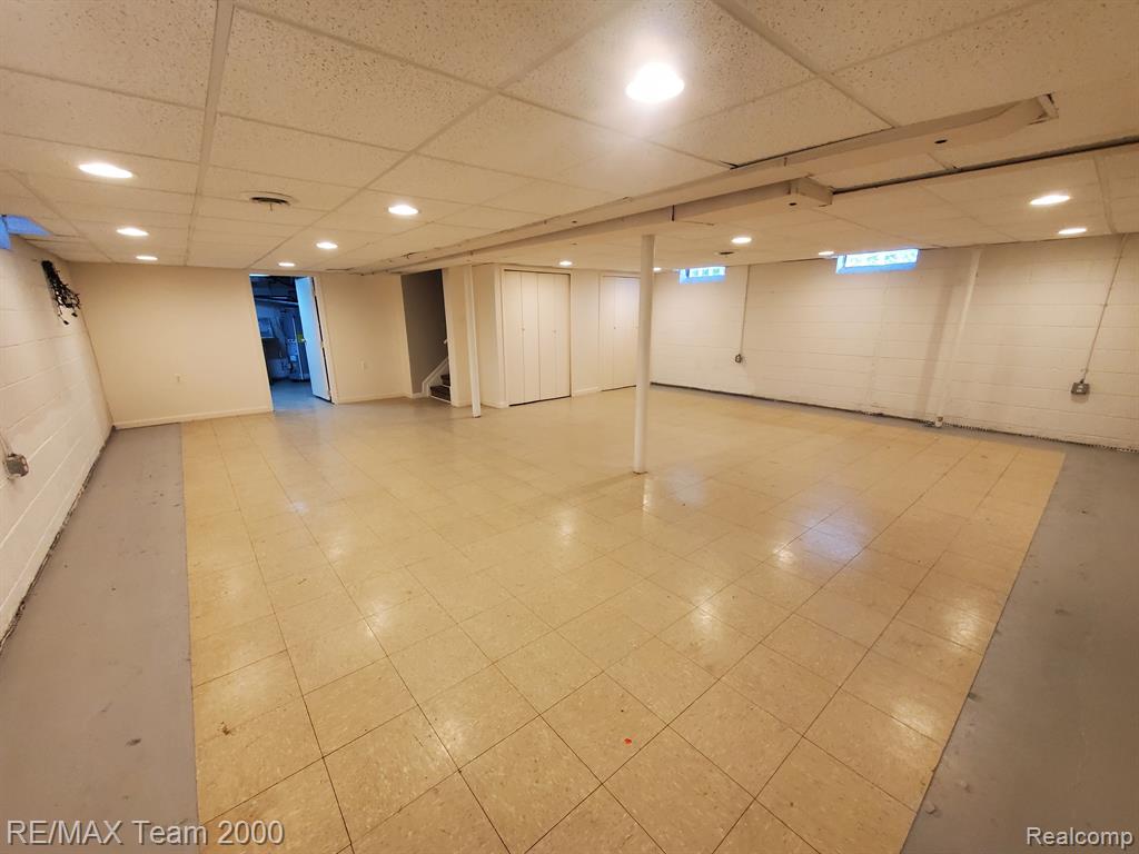 4565 UNIVERSAL Street, Dearborn Heights, MI 48125 — Photo 21