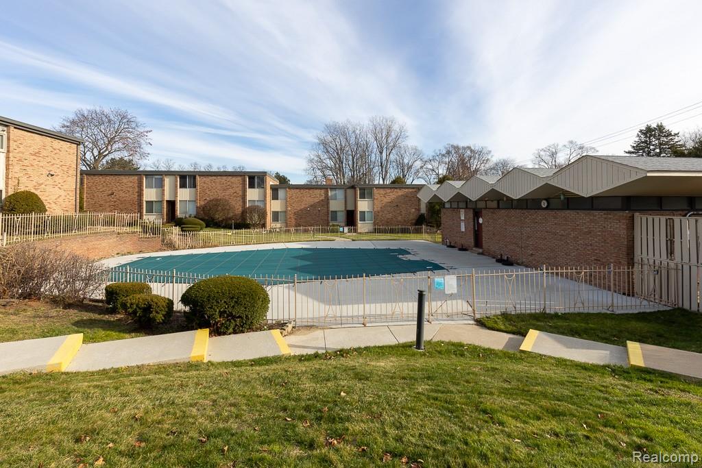 4047 W MAPLE Road, Bloomfield Hills, MI — Photo 3