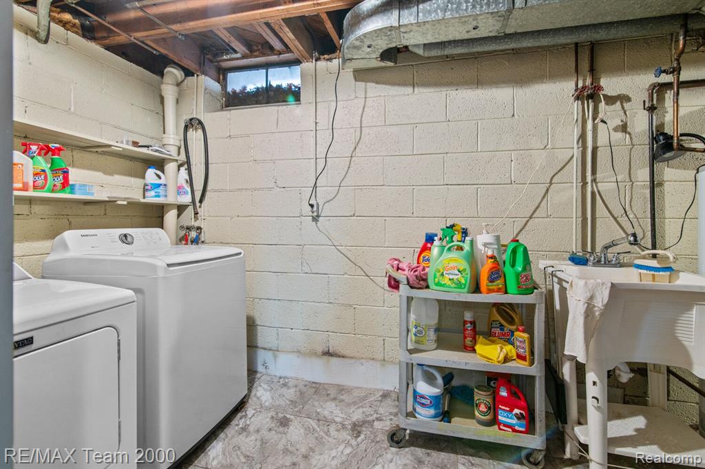 675 WOODCREST Drive, Dearborn, MI 48124 — Photo 18
