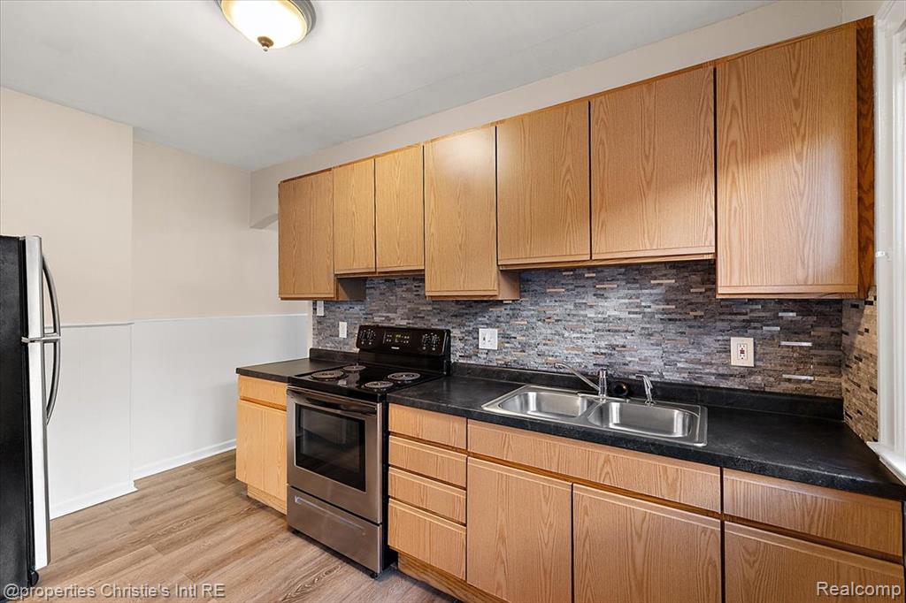 829 Beaconsfield Ave, Grosse Pointe Park, MI 48230 — Photo 17