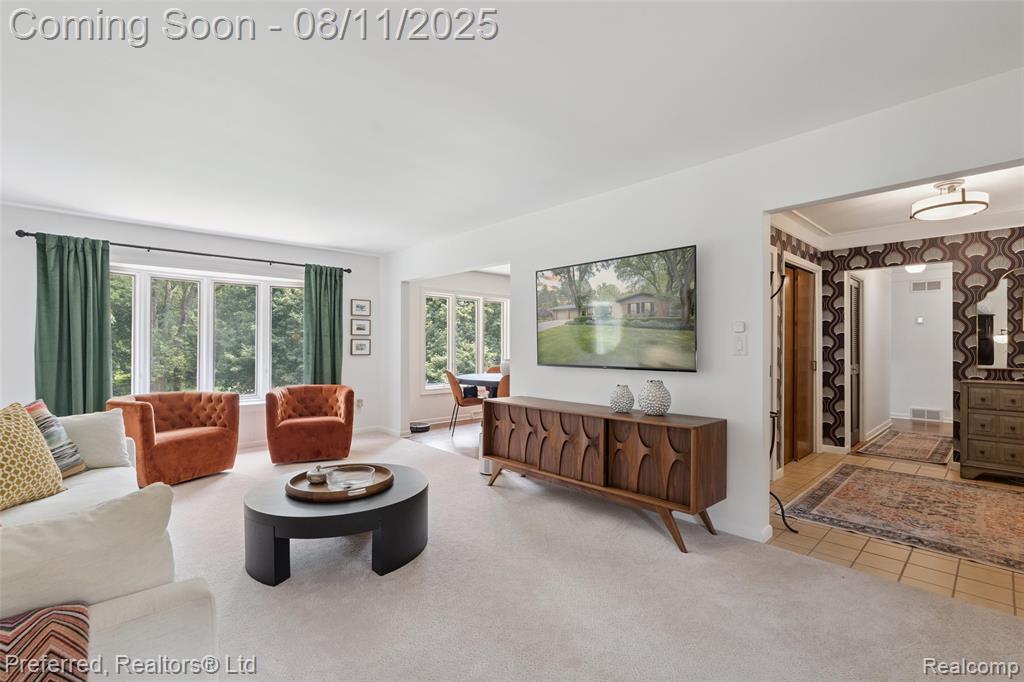 562 Burns Road, Milford, MI 48381 — Photo 8