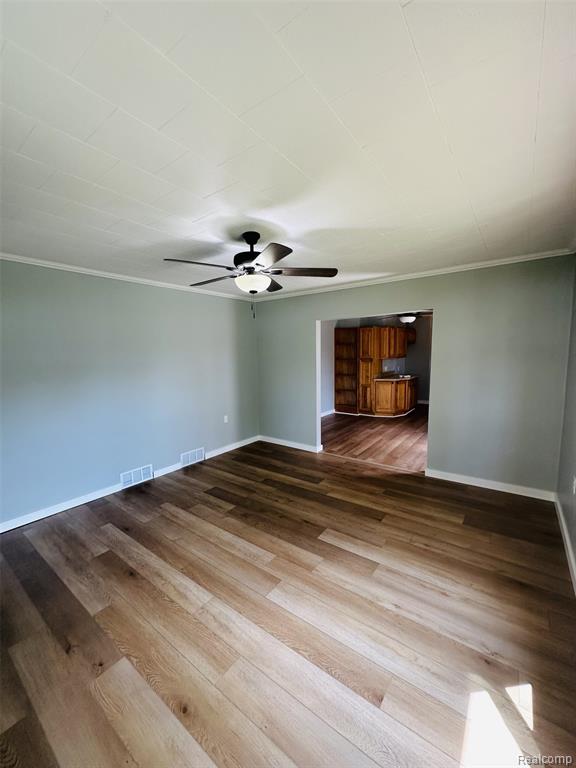 2184 E Schumacher Avenue, Burton, MI 48529 — Photo 5