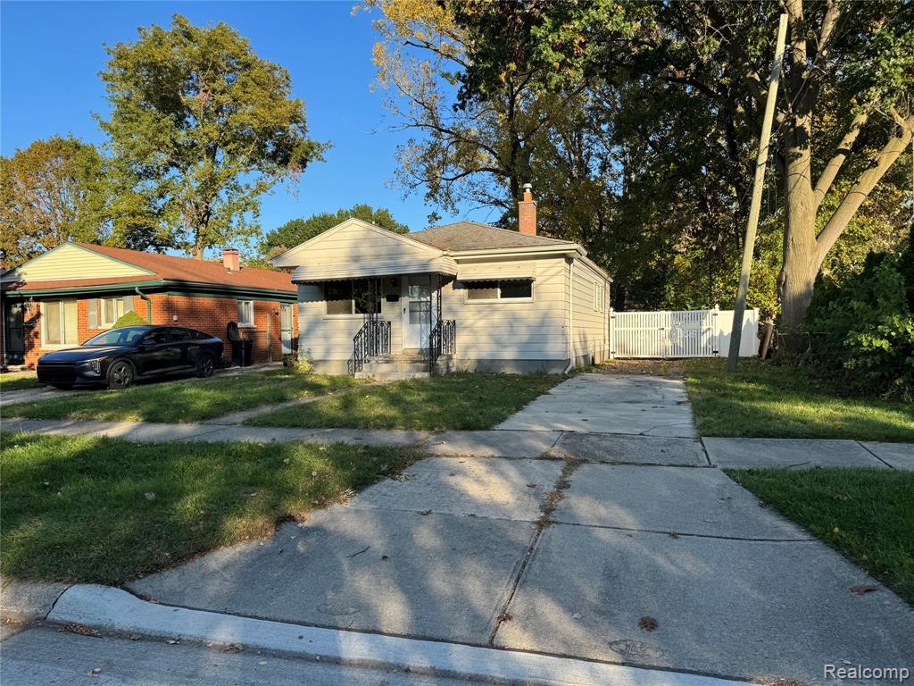 4499 E Mayfair Street, Dearborn Heights, MI 48125