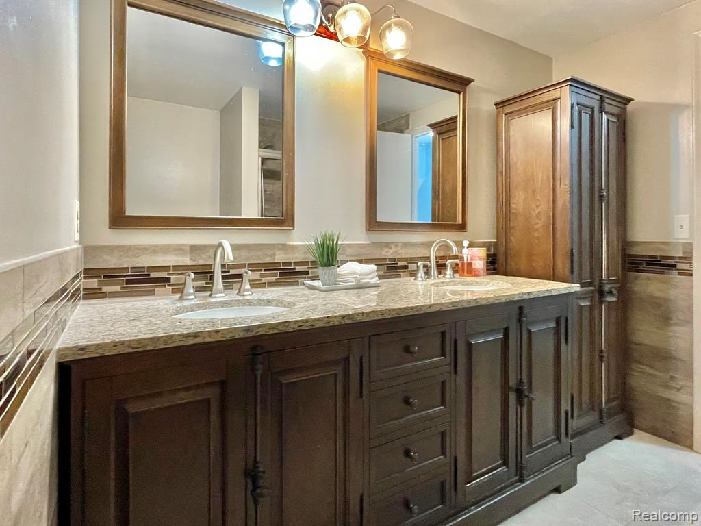5753 Thorny Ash Road, Rochester, MI 48306 — Photo 22