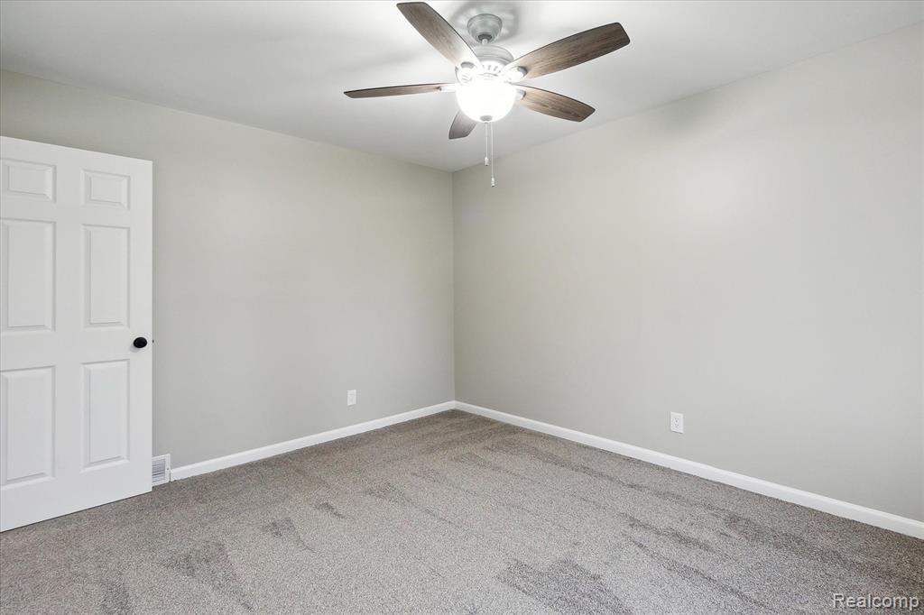 7107 FAIRGROVE Drive, Swartz Creek, MI 48473 — Photo 24