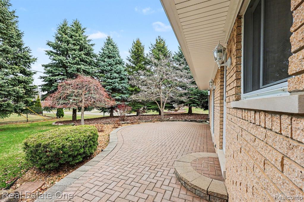 55689 Nocturne Court, Shelby Twp, MI 48316 — Photo 33