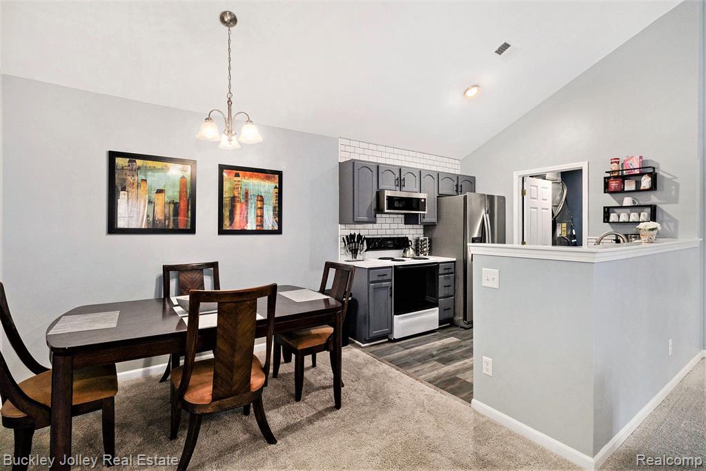 740 OLDE ENGLISH Circle, Howell, MI 48855 — Photo 11