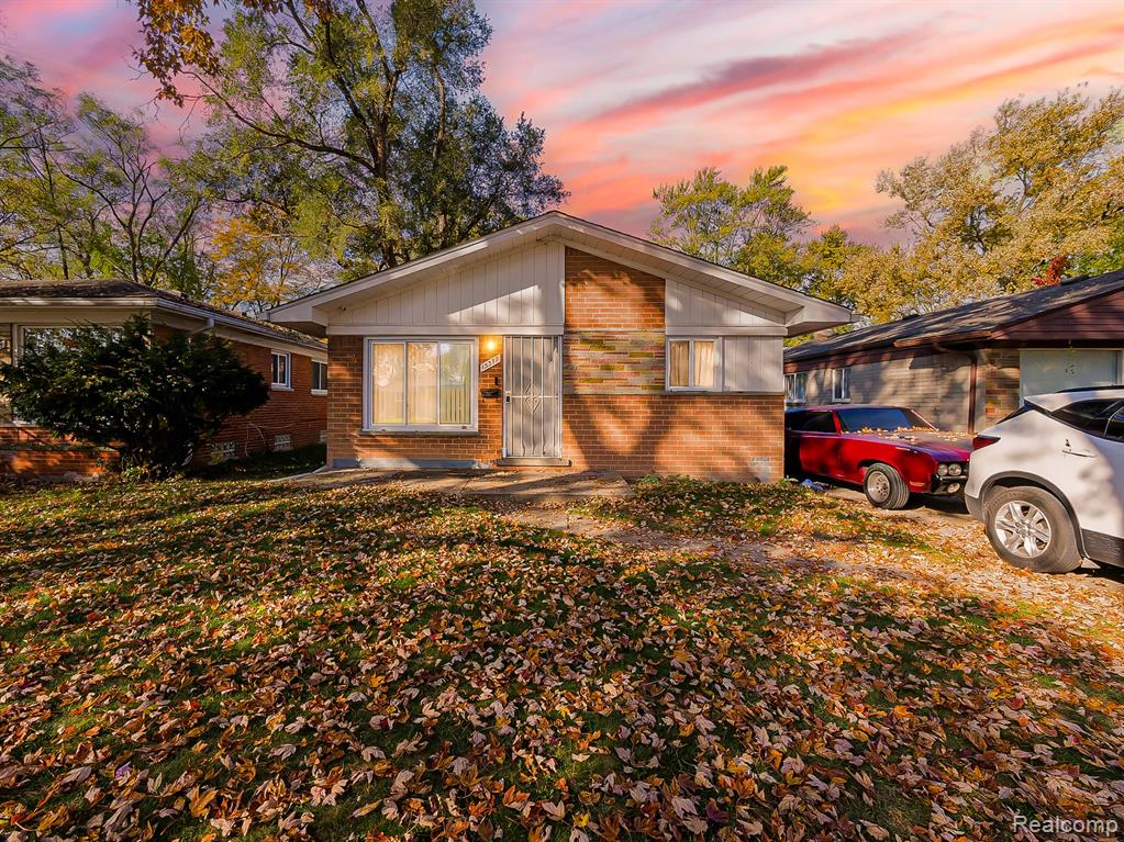 15379 Woodbine, Redford, MI 48239