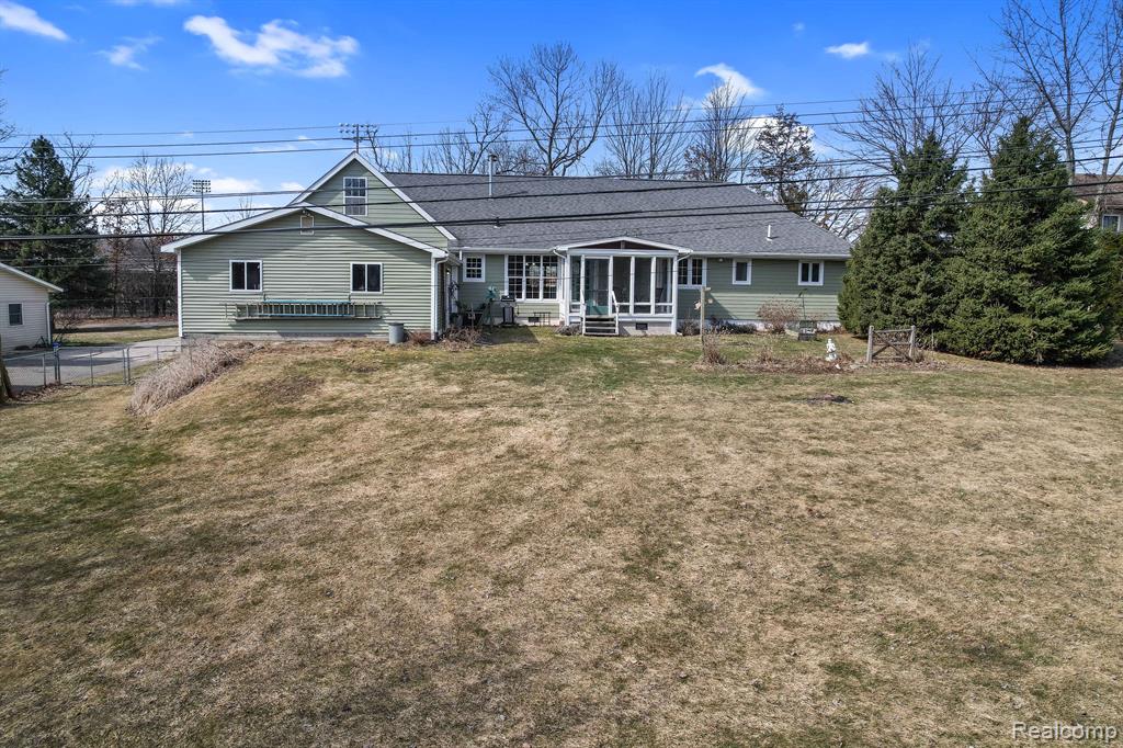 6820 WALTERS Road, Clarkston, MI — Photo 9