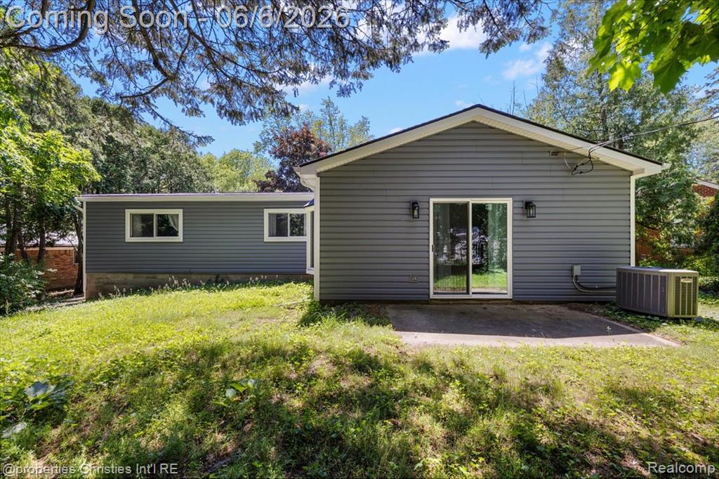 2255 Bedford Road, Bloomfield Hills, MI 48302 — Photo 8