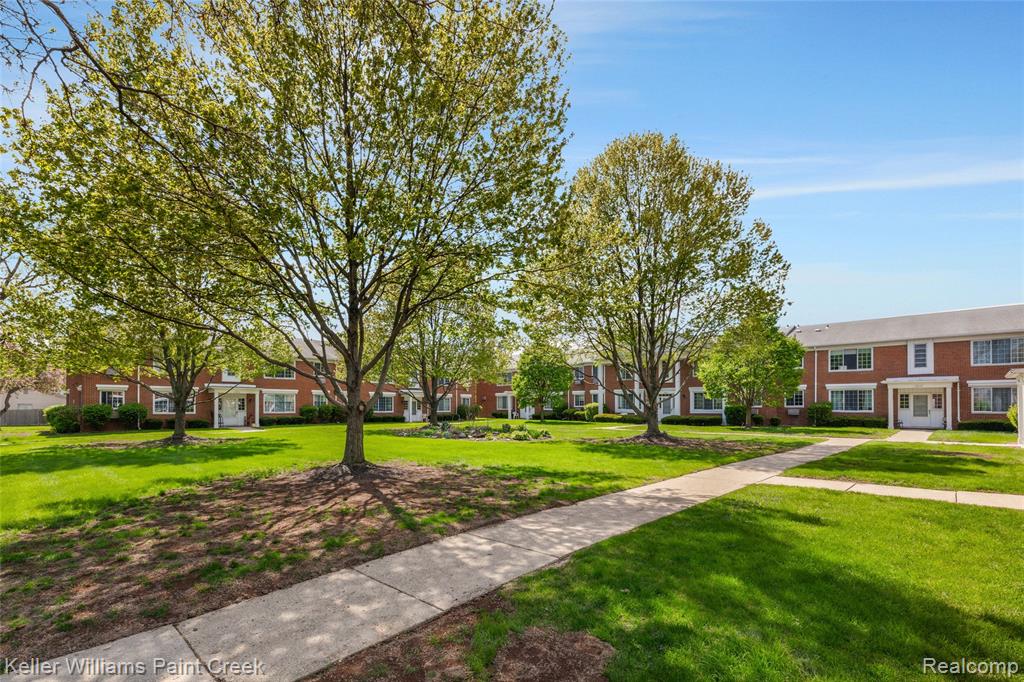 19839 Arthur, 246, Harper Woods, MI 48225 — Photo 17