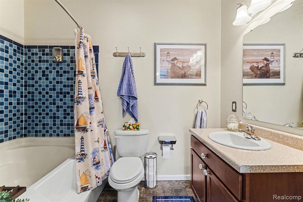 895 E Wardlow Road, Highland, MI 48356 — Photo 9