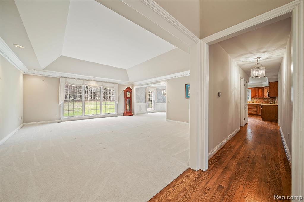 9856 Rattalee Lake Road, Clarkston, MI 48348 — Photo 11