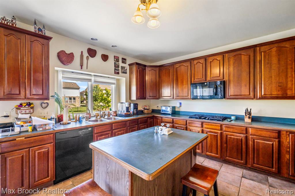 41704 Clinton Pines Drive, Clinton Twp, MI 48038 — Photo 23