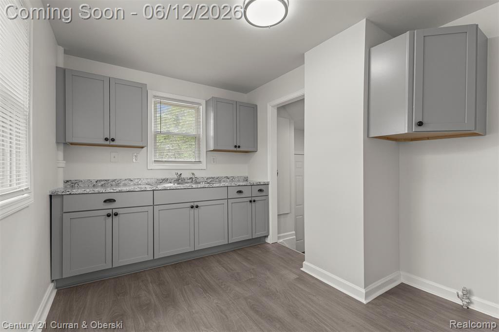 6719 Parkland Street, Dearborn Heights, MI 48127 — Photo 9