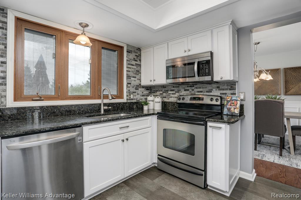 46671 BARRINGTON, Plymouth, MI 48170 — Photo 12