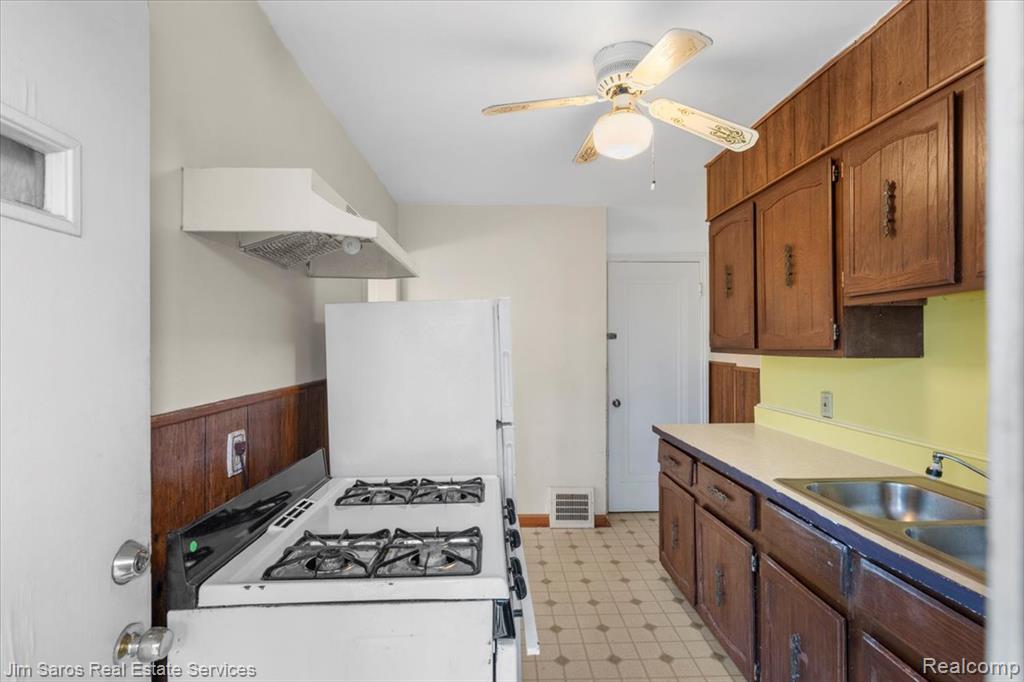 2039 Ewald Circle - Photo 5