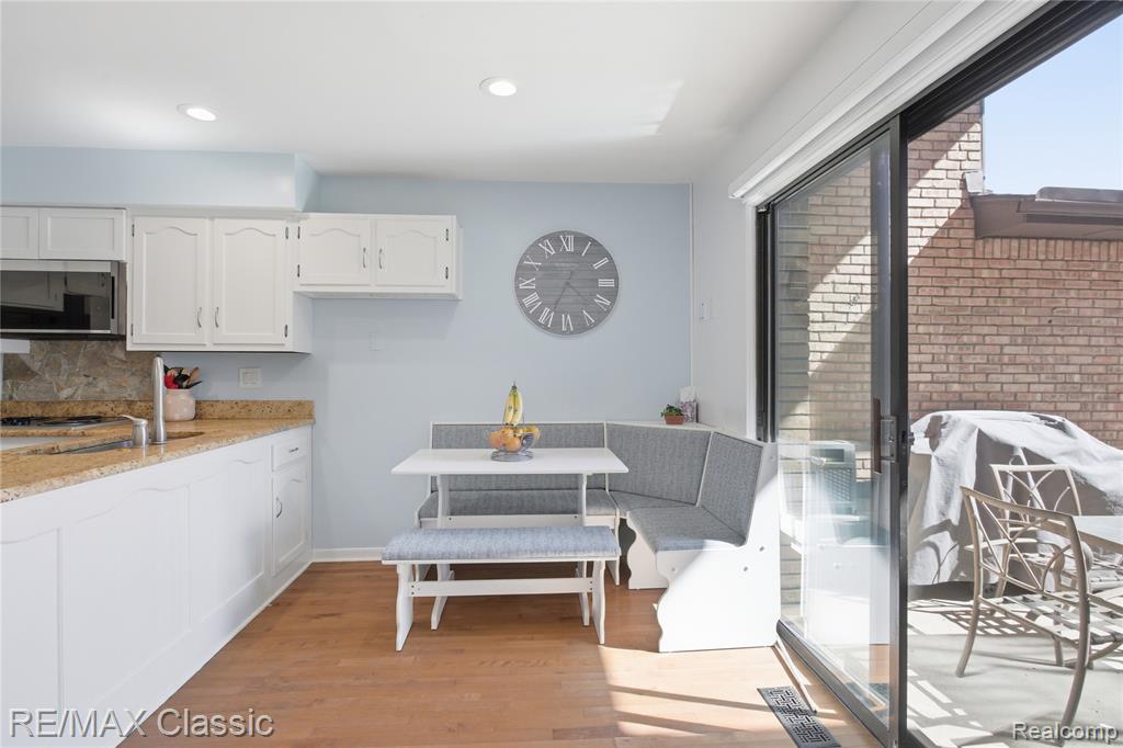 3961 Chablis Street, West Bloomfield, MI 48323 — Photo 11
