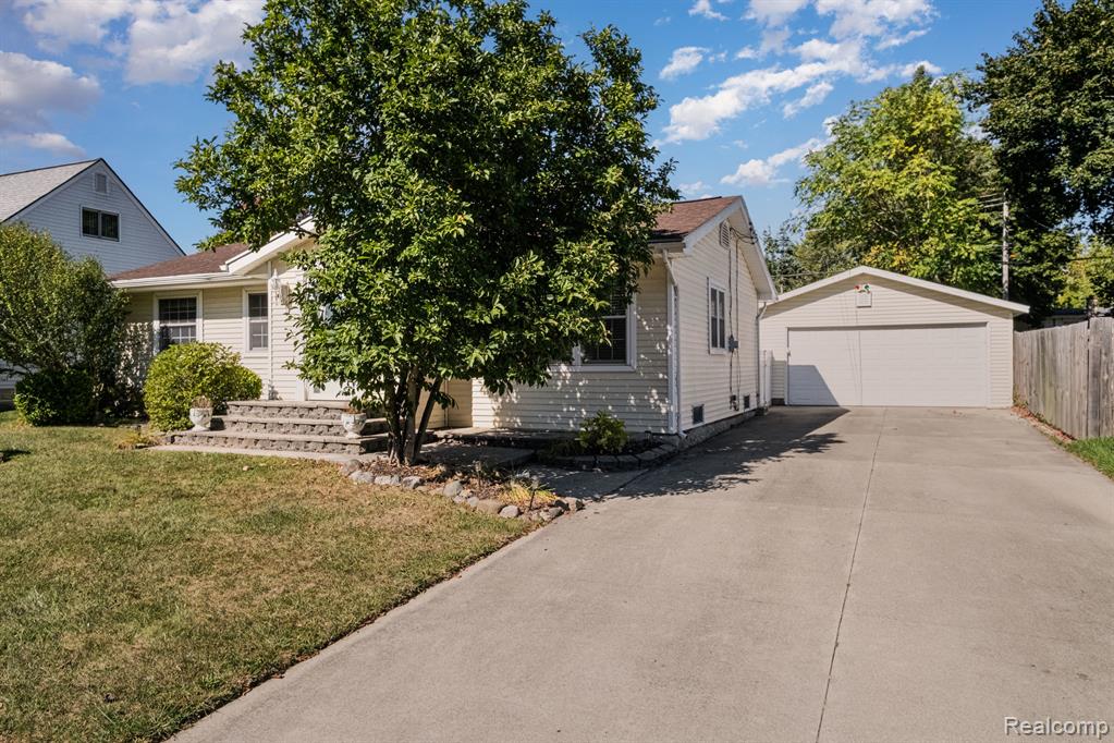 9140 Chelmsford Drive, Swartz Creek, MI 48473 — Photo 3