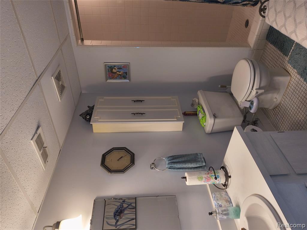 9085 Bavarian Way, Clarkston, MI 48348 — Photo 18