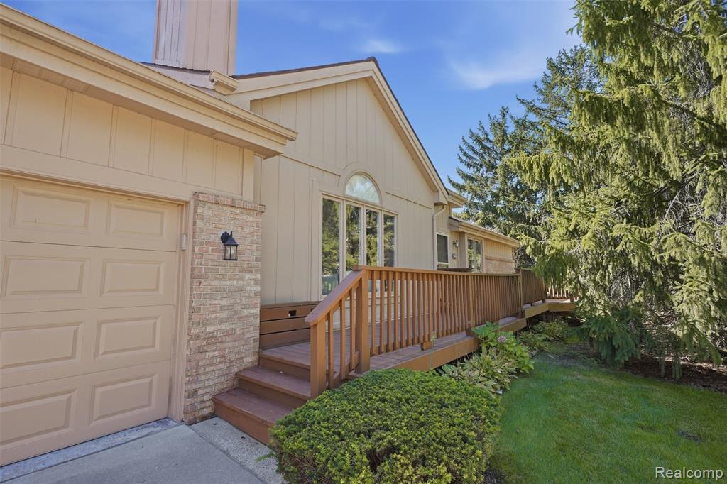 21895 River Ridge Trail, Farmington Hills, MI 48335