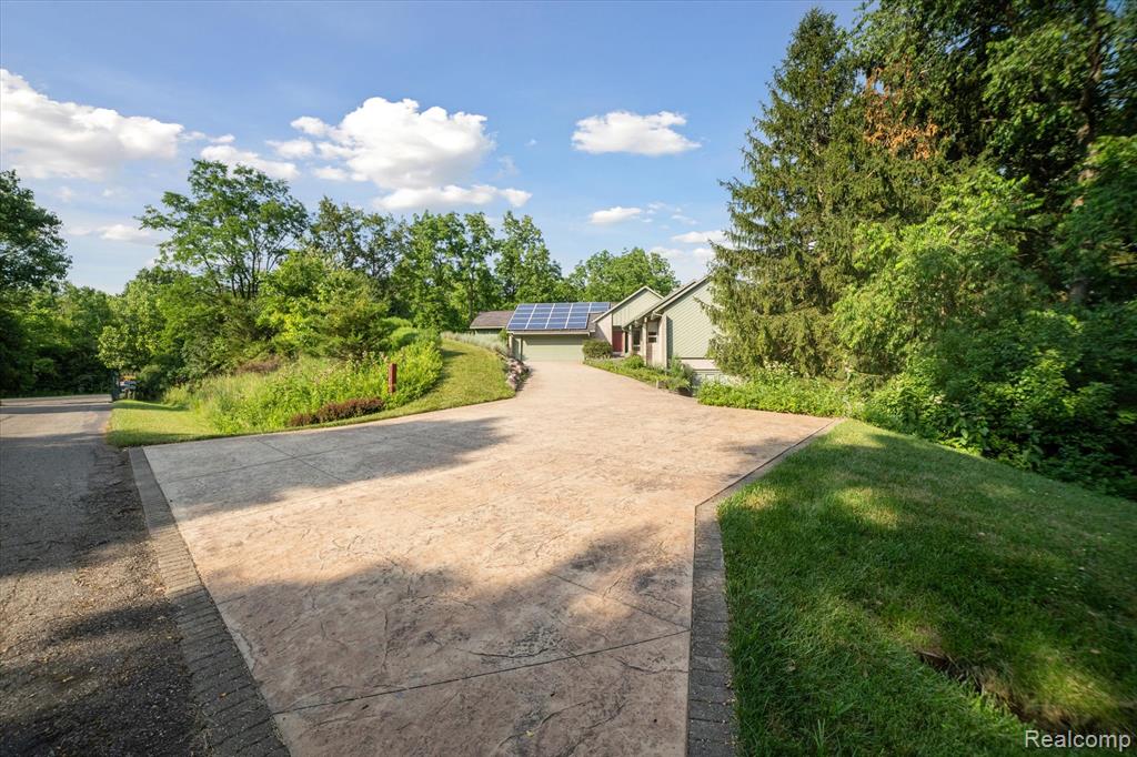 2172 Anns Way, Ann Arbor, MI 48105 — Photo 3