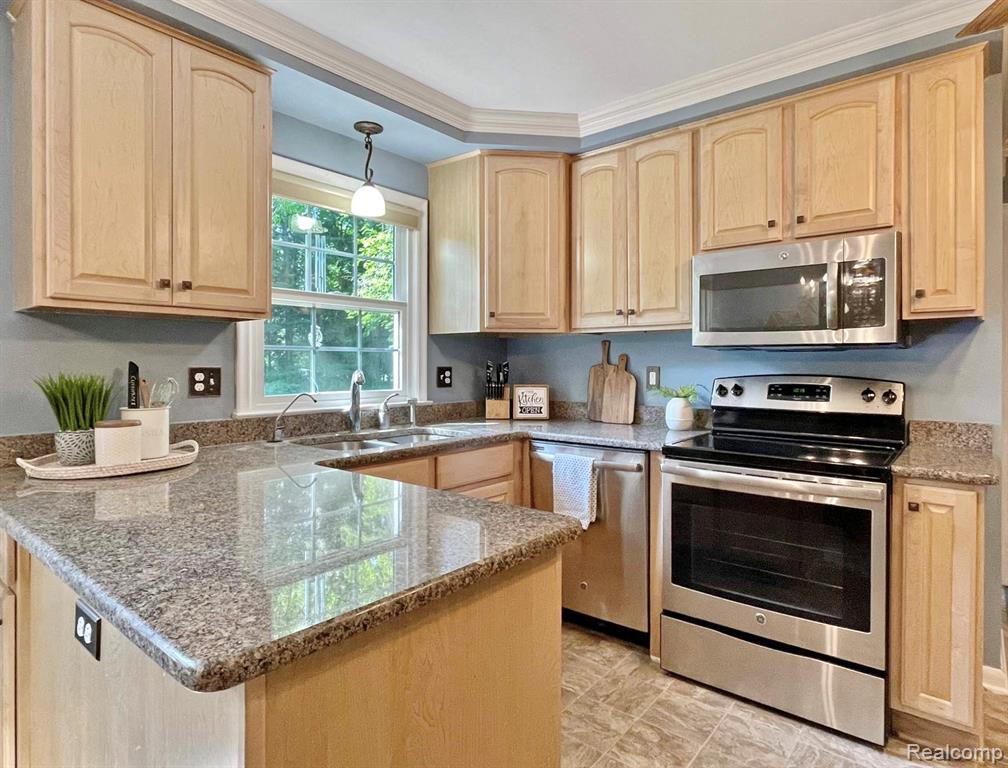 5753 Thorny Ash Road, Rochester, MI 48306 — Photo 11
