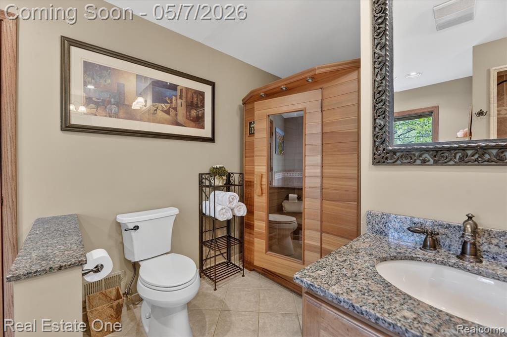 38967 Holsworth Court, Farmington, MI 48331 — Photo 33