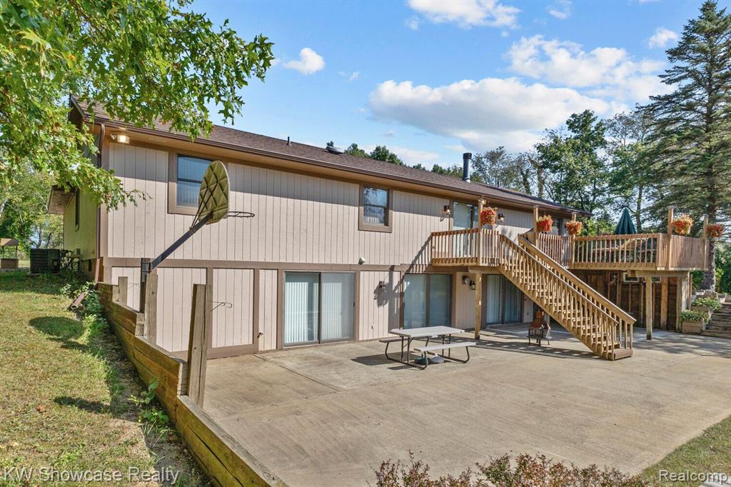 766 WHITE HOUSE Drive, Highland, MI 48356 — Photo 57