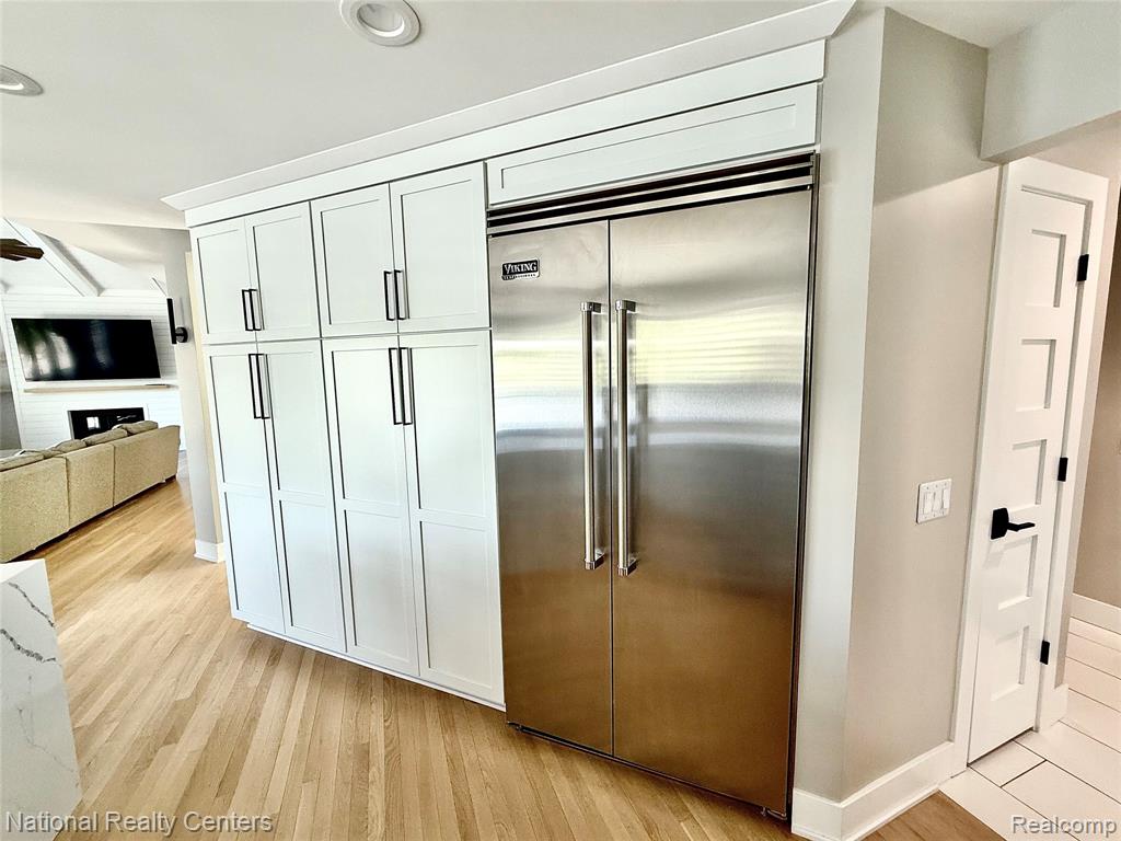 7050 Lake Shannon Court, Fenton, MI 48430 — Photo 11
