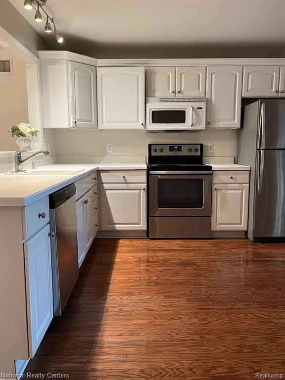 28071 CARLTON WAY Drive, Novi, MI 48377 — Photo 12