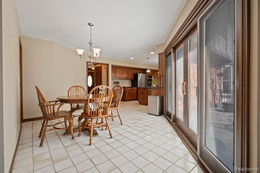 415 W HICKORY GROVE Road, Bloomfield Hills, MI 48302 — Photo 16