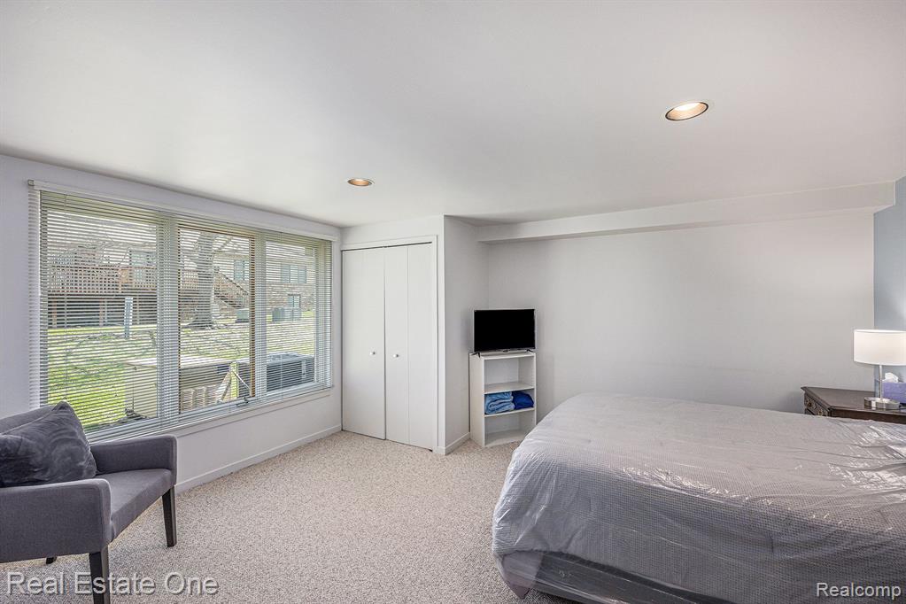 4046 FOXPOINTE Drive, Unit 131, West Bloomfield, MI 48323 — Photo 21