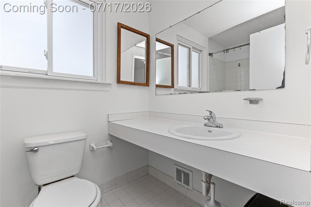 8136 Busko, Warren, MI 48093 — Photo 19