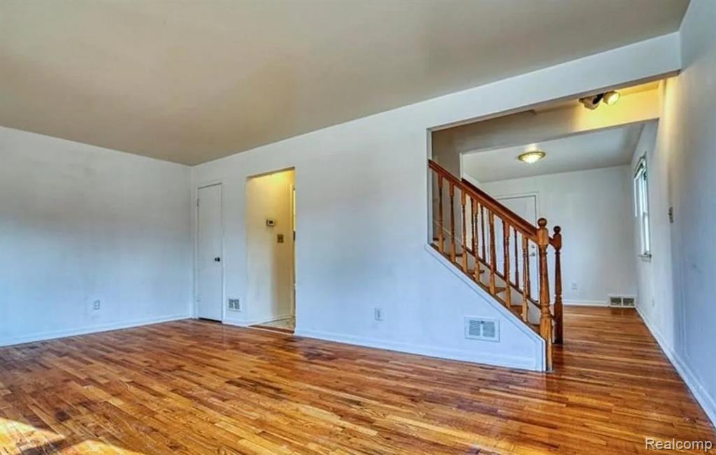 6911 Town Lane, Dearborn Heights, MI 48127 — Photo 2