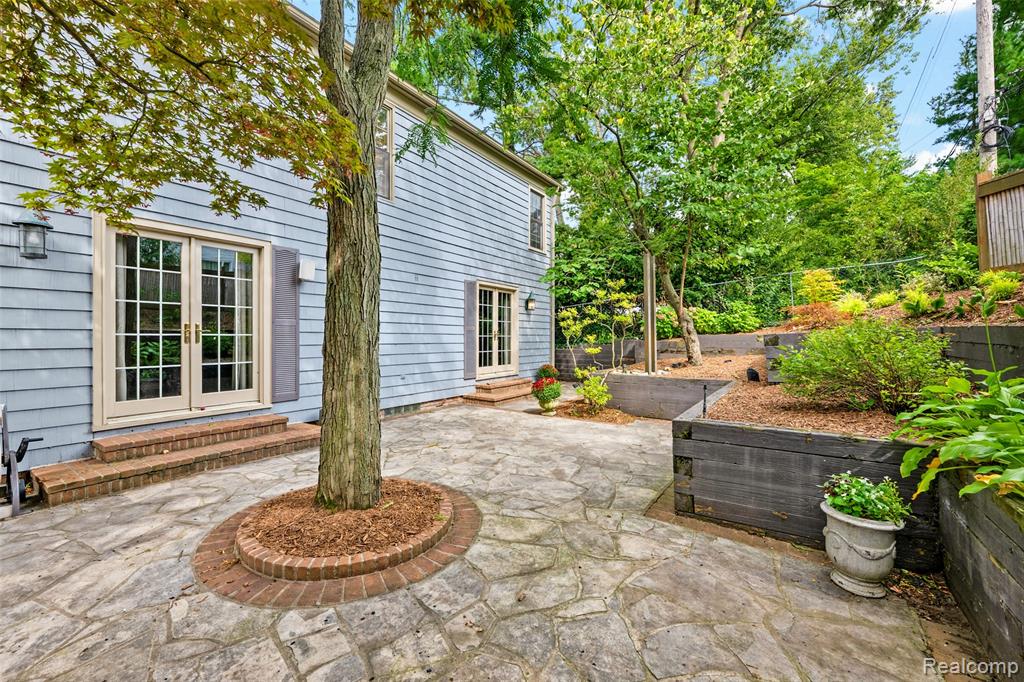 194 Charlevoix Avenue, Grosse Pointe Farms, MI 48236 — Photo 8